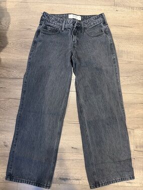 Low-Rise Straight Leg Jeans in Washed Black